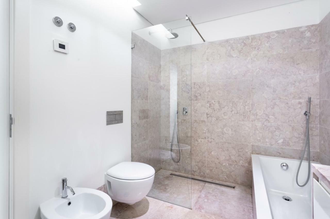 Altido Bright And Elegant 1Br Home With Workspace And Huge Terrace In Pena, Close By Viewpoint Лісабон Екстер'єр фото