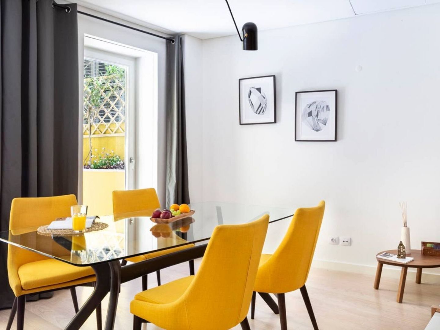 Altido Bright And Elegant 1Br Home With Workspace And Huge Terrace In Pena, Close By Viewpoint Лісабон Екстер'єр фото