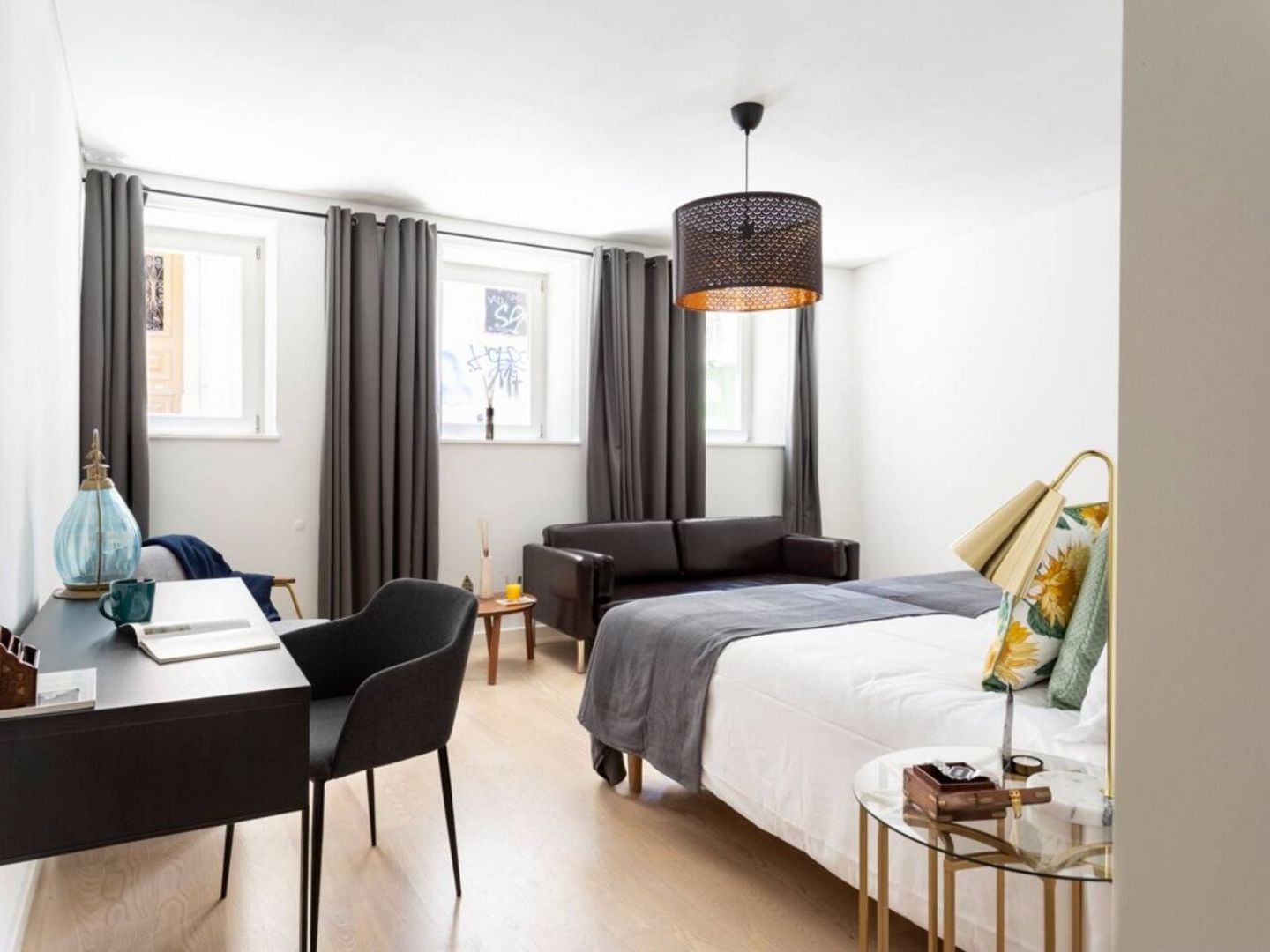 Altido Bright And Elegant 1Br Home With Workspace And Huge Terrace In Pena, Close By Viewpoint Лісабон Екстер'єр фото