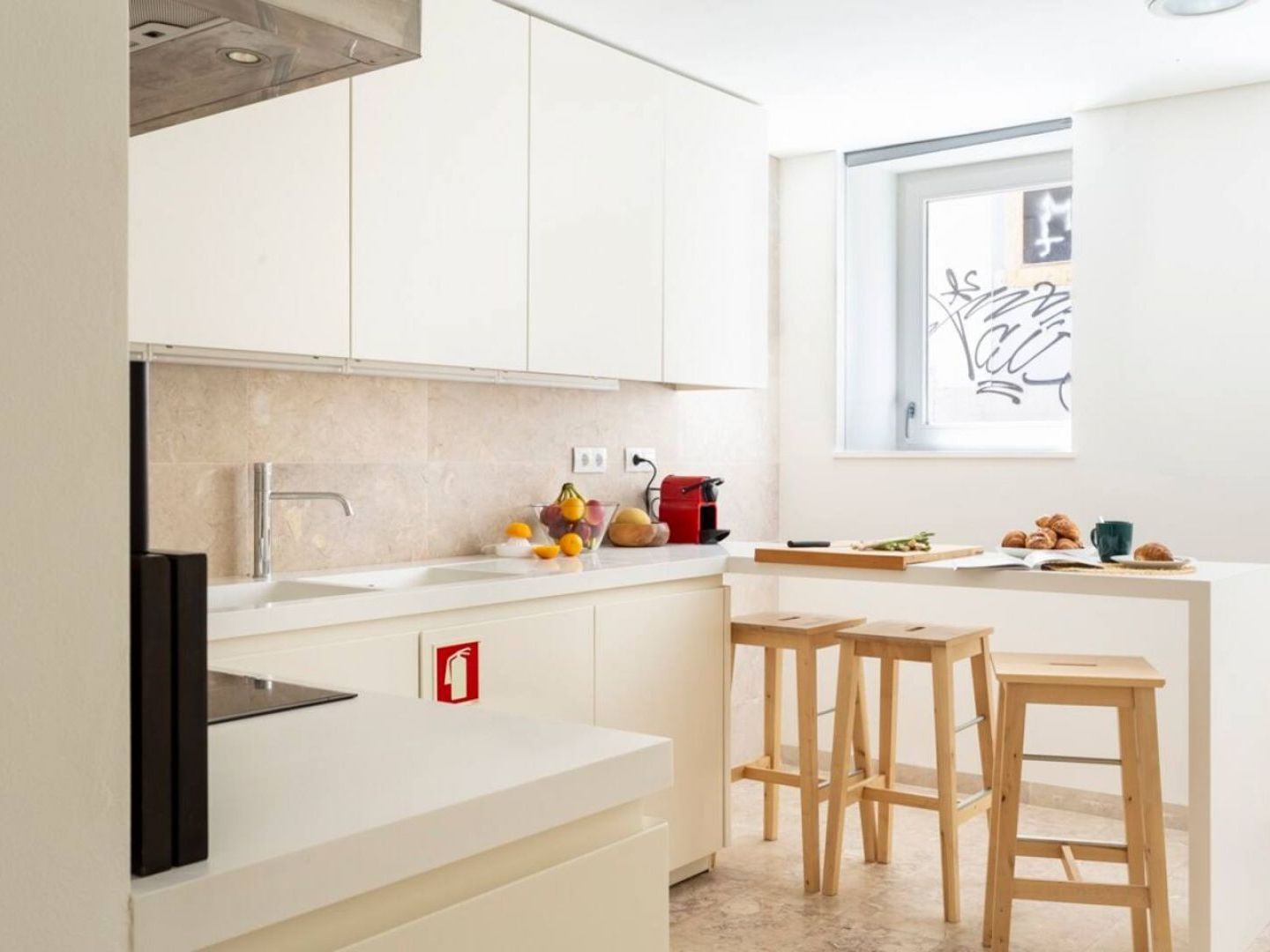 Altido Bright And Elegant 1Br Home With Workspace And Huge Terrace In Pena, Close By Viewpoint Лісабон Екстер'єр фото