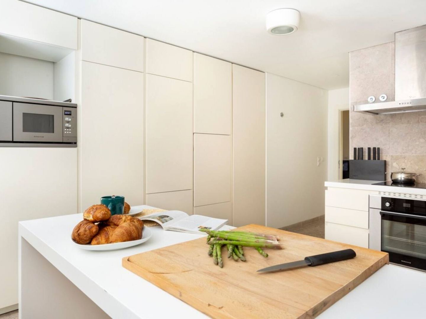 Altido Bright And Elegant 1Br Home With Workspace And Huge Terrace In Pena, Close By Viewpoint Лісабон Екстер'єр фото